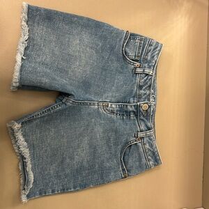 Cat & Jack Midi Jean shorts
Girl’s youth size L (10/12)
